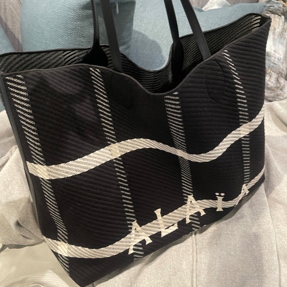 Alaïa Large Checked Logo Tote - Picture 7 of 9